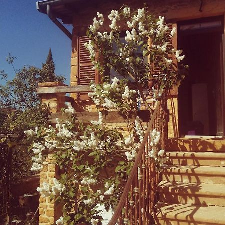 Une Evasion Dans Les Pierres Dorees Moire Exterior foto